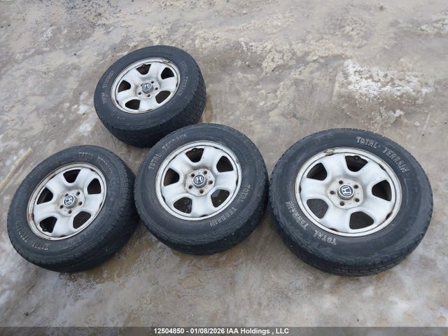 2HKRM3H32GH001742 Honda CR-V LX