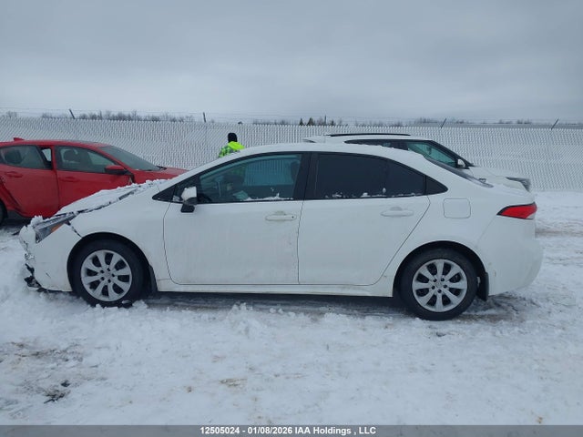 12505024 :رقم المزاد ، 5YFBPMBE0MP151372 vin ، 2021 Toyota Corolla Le مزاد بيع