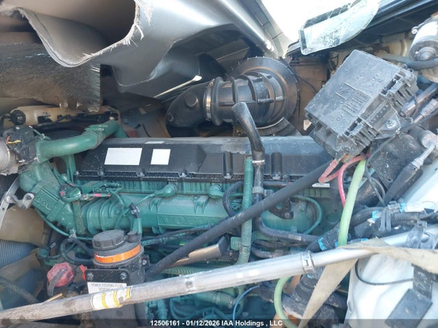 4V4NC9EH3PN325954 Volvo VNL