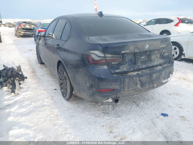 BMW 320i Xdrive 2016 WBA8A3C57GK689085 Image 3