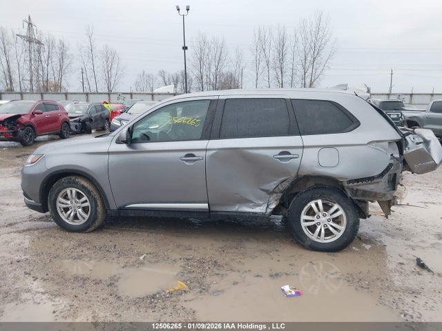 12506265 :رقم المزاد ، JA4AZ2A32LZ604027 vin ، 2020 Mitsubishi Outlander Es مزاد بيع