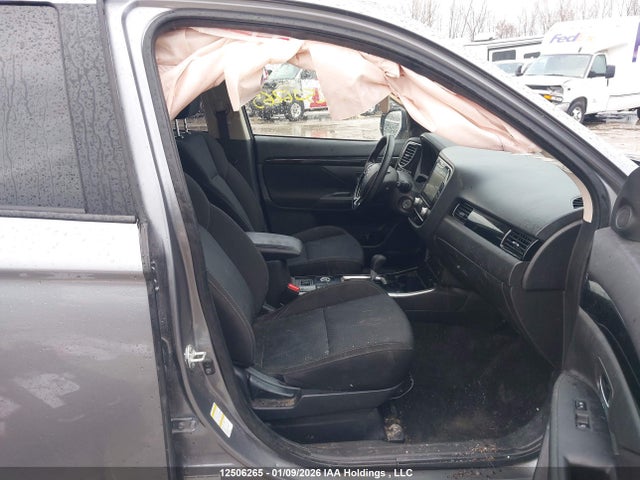 12506265 :رقم المزاد ، JA4AZ2A32LZ604027 vin ، 2020 Mitsubishi Outlander Es مزاد بيع