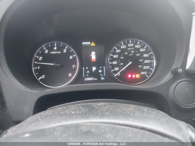 12506265 :رقم المزاد ، JA4AZ2A32LZ604027 vin ، 2020 Mitsubishi Outlander Es مزاد بيع