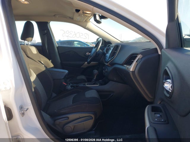 1C4PJMAB7JD530012 Jeep Cherokee Sport