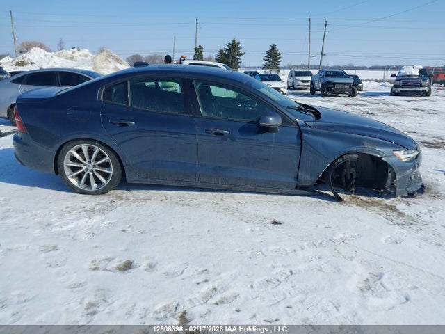 7JRA22TK7LG062970 Volvo S60 T6 Momentum