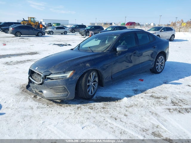 7JRA22TK7LG062970 Volvo S60 T6 Momentum