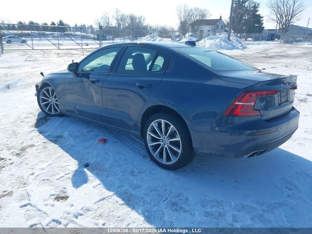 7JRA22TK7LG062970 Volvo S60 T6 Momentum