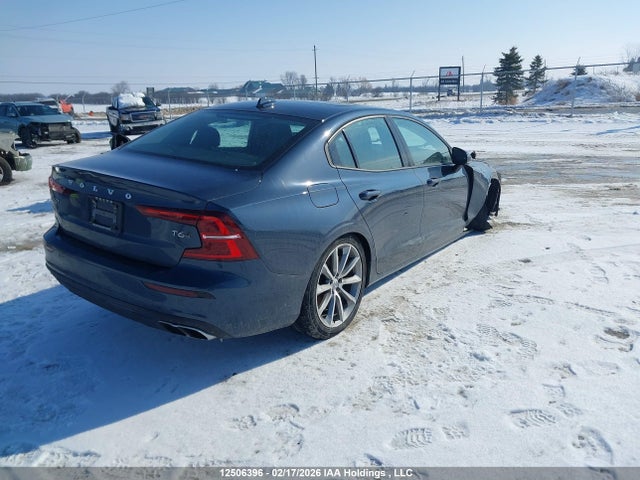 7JRA22TK7LG062970 Volvo S60 T6 Momentum