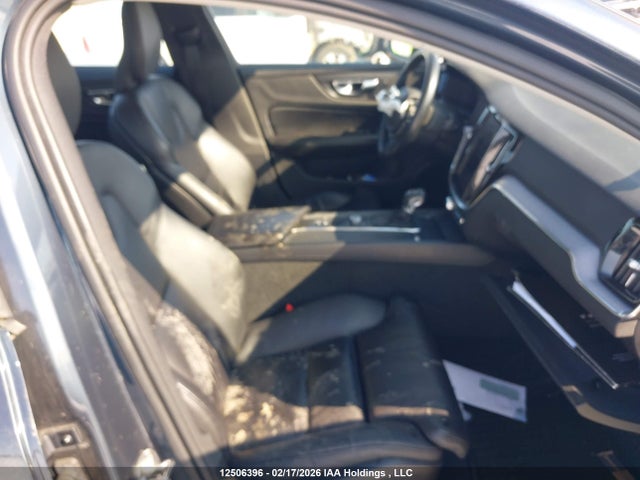 7JRA22TK7LG062970 Volvo S60 T6 Momentum
