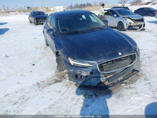 7JRA22TK7LG062970 Volvo S60 T6 Momentum