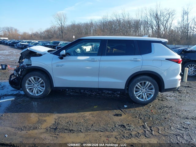 JA4T5TA92PZ620720 Mitsubishi Outlander Es