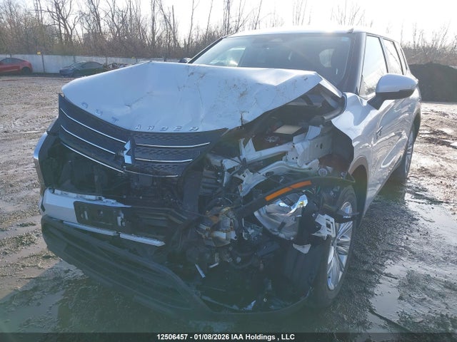 JA4T5TA92PZ620720 Mitsubishi Outlander Es