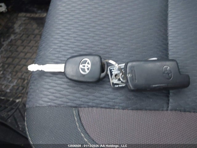 2T1BURHE9JC105872 Toyota COROLLA LE
