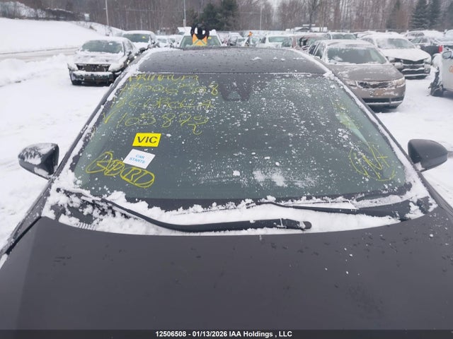 2T1BURHE9JC105872 Toyota COROLLA LE