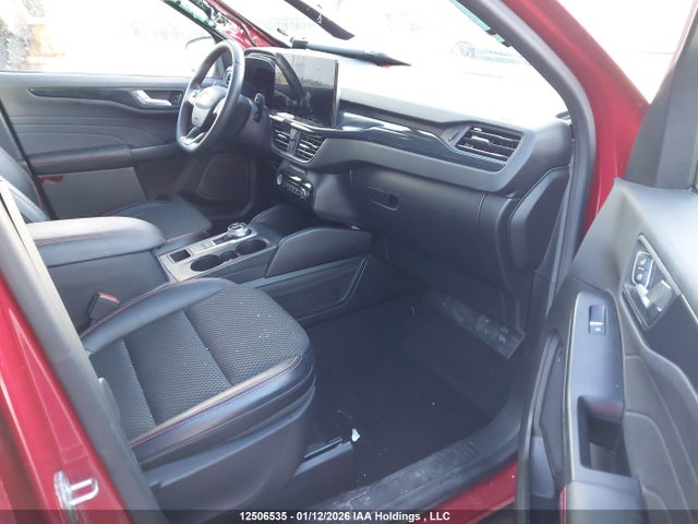 1FMCU9NAXPUA17555 Ford Escape St-line Select