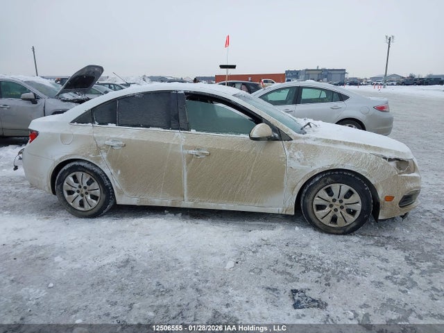 1G1PC5SBXF7207053 Chevrolet Cruze 1lt