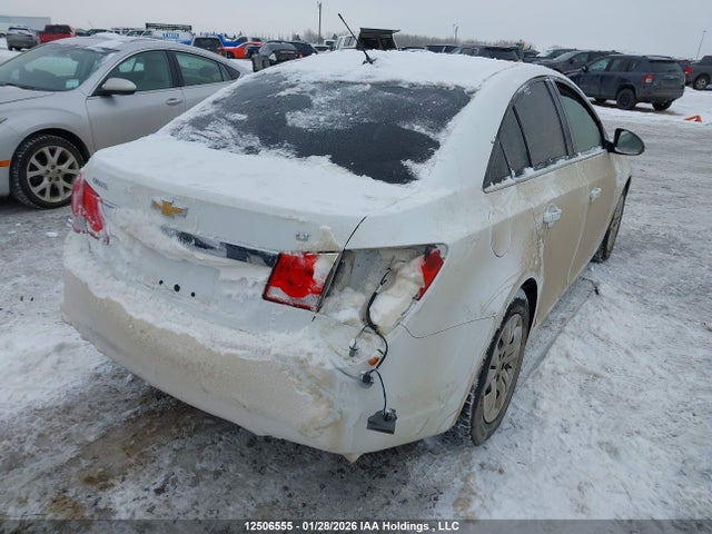 1G1PC5SBXF7207053 Chevrolet Cruze 1lt