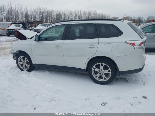 JA4JZ3AX9EZ605445 Mitsubishi Outlander Se