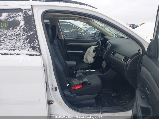 JA4JZ3AX9EZ605445 Mitsubishi Outlander Se