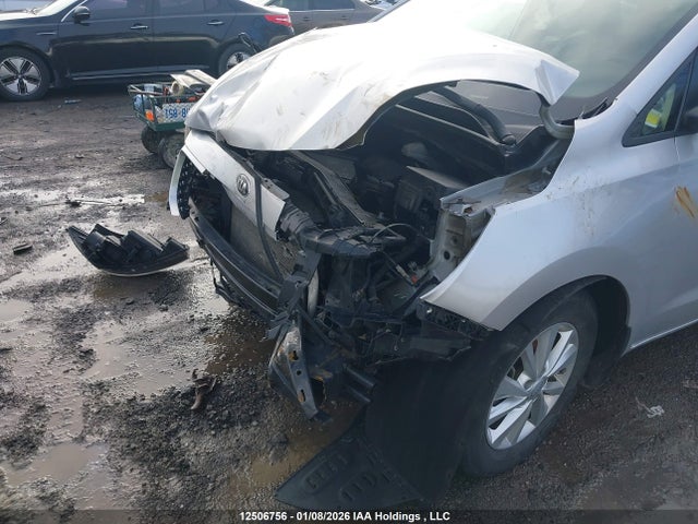 KNDMB5C13H6269728 KIA SEDONA LX