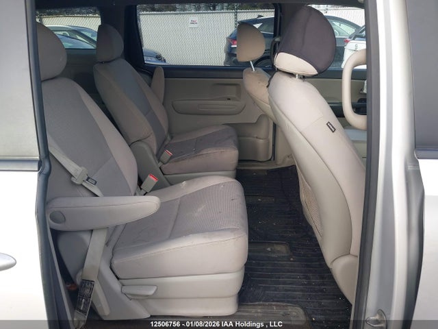 KNDMB5C13H6269728 KIA SEDONA LX