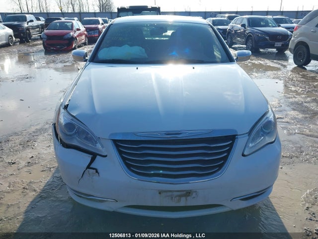 1C3CCBCG5EN121369 Chrysler 200 Limited