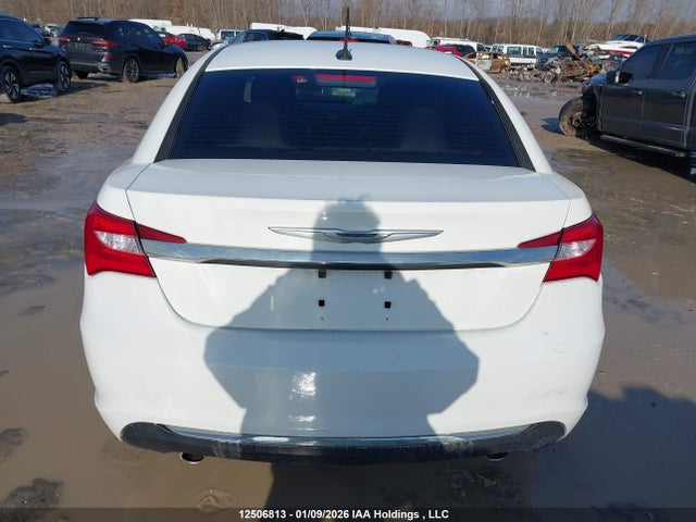 1C3CCBCG5EN121369 Chrysler 200 Limited