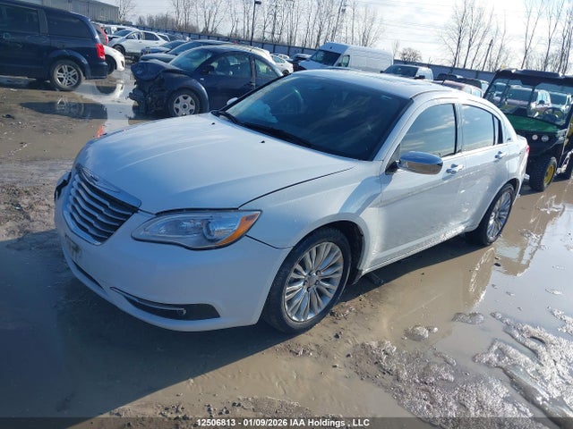 1C3CCBCG5EN121369 Chrysler 200 Limited