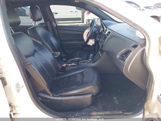 1C3CCBCG5EN121369 Chrysler 200 Limited
