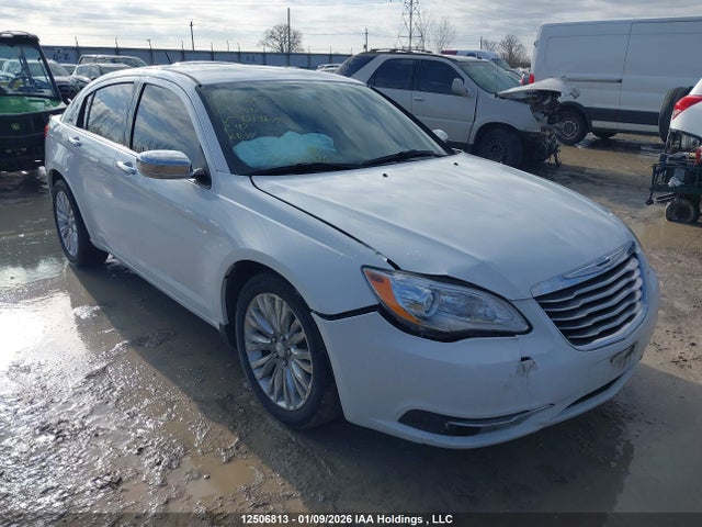 1C3CCBCG5EN121369 Chrysler 200 Limited