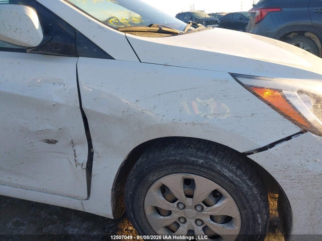 KMHCT5AE8HU304804 Hyundai ACCENT SE