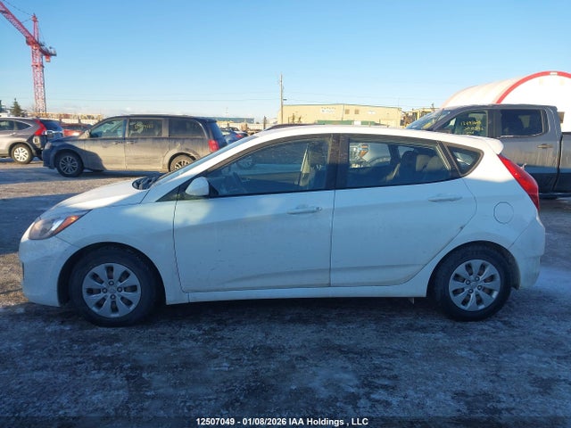 KMHCT5AE8HU304804 Hyundai ACCENT SE