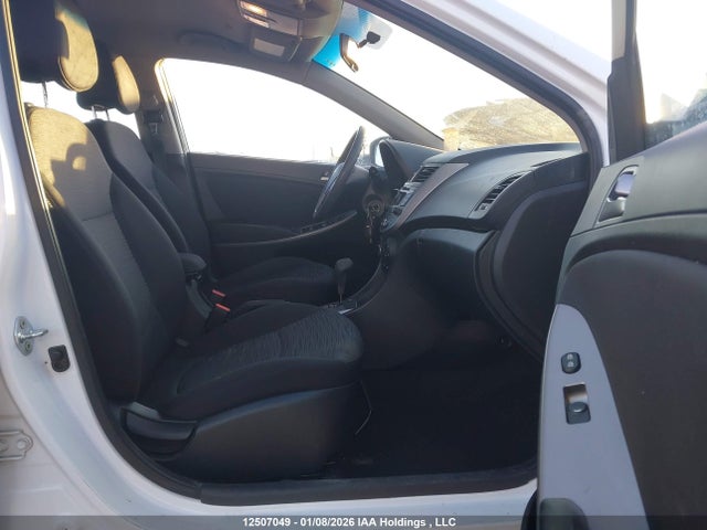 KMHCT5AE8HU304804 Hyundai ACCENT SE