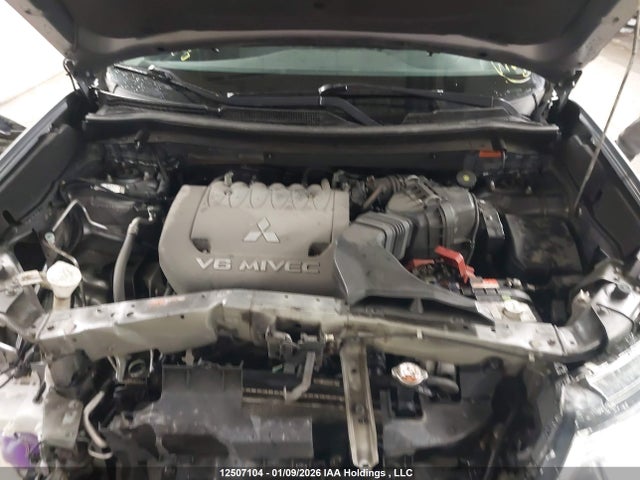 JA4JZ3AX2HZ610023 Mitsubishi Outlander Se