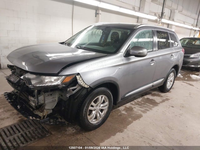 JA4JZ3AX2HZ610023 Mitsubishi Outlander Se