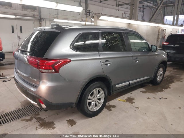 JA4JZ3AX2HZ610023 Mitsubishi Outlander Se