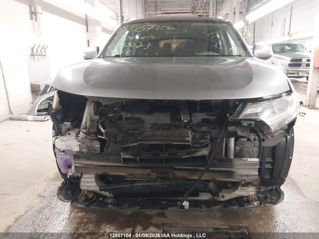 JA4JZ3AX2HZ610023 Mitsubishi Outlander Se
