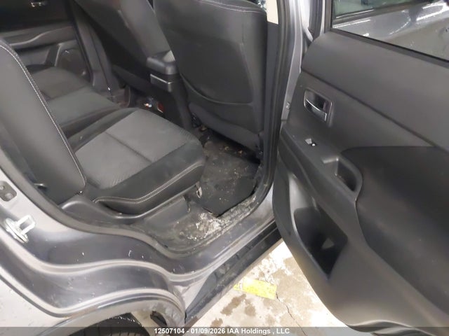 JA4JZ3AX2HZ610023 Mitsubishi Outlander Se