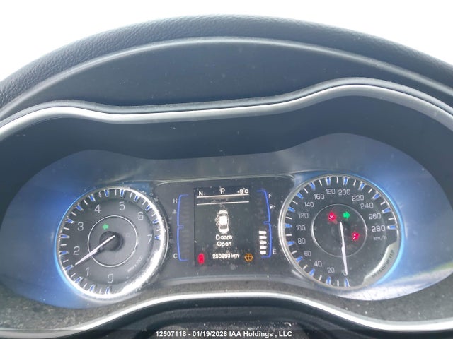 1C3CCCAB0FN679015 Chrysler 200