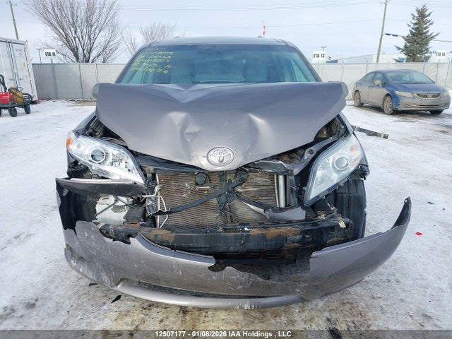 5TDZK3DC8FS665807 Toyota Sienna