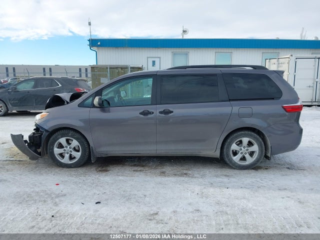5TDZK3DC8FS665807 Toyota Sienna