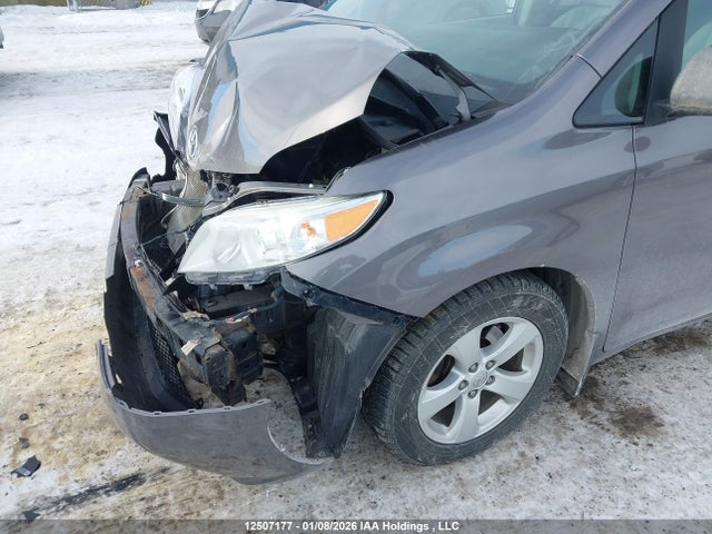 5TDZK3DC8FS665807 Toyota Sienna