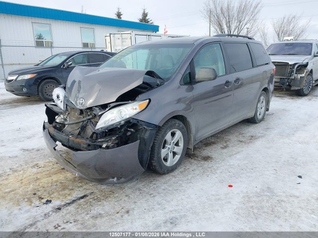 5TDZK3DC8FS665807 Toyota Sienna