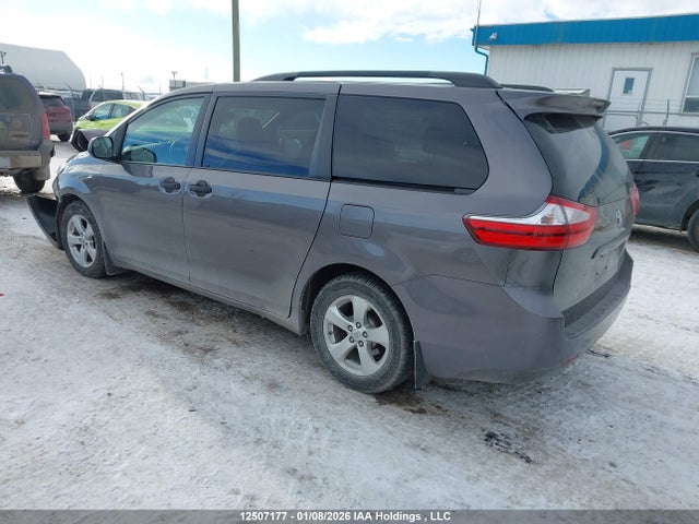 5TDZK3DC8FS665807 Toyota Sienna