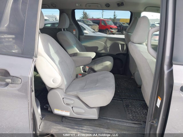 5TDZK3DC8FS665807 Toyota Sienna