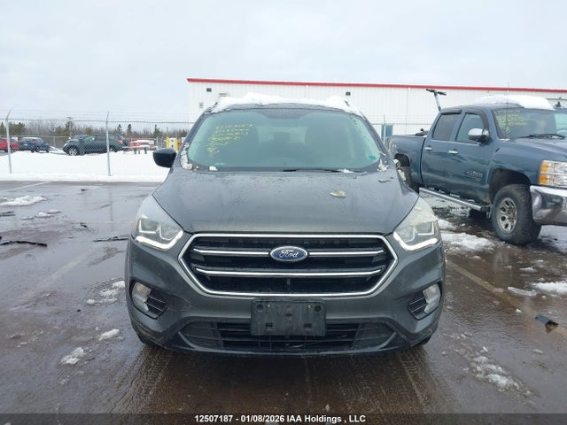 1FMCU9GD5JUA13041 Ford ESCAPE SE