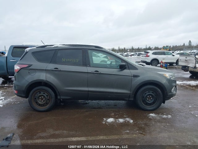 1FMCU9GD5JUA13041 Ford ESCAPE SE