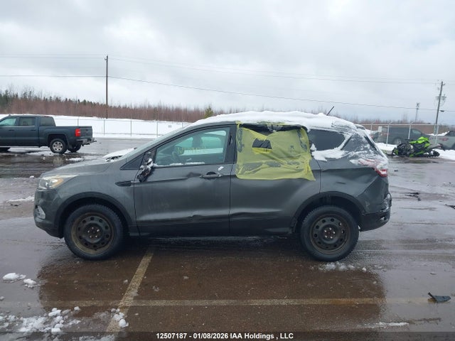 1FMCU9GD5JUA13041 Ford ESCAPE SE