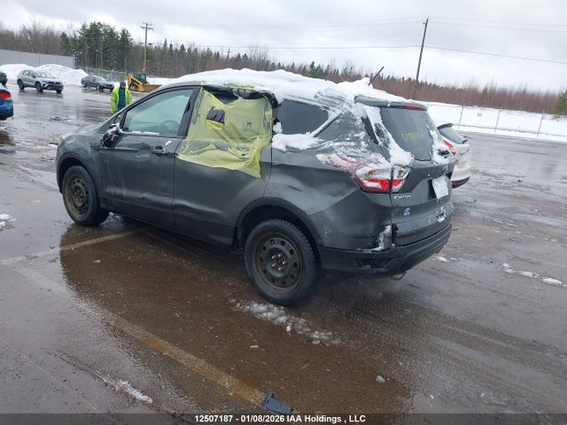 1FMCU9GD5JUA13041 Ford ESCAPE SE