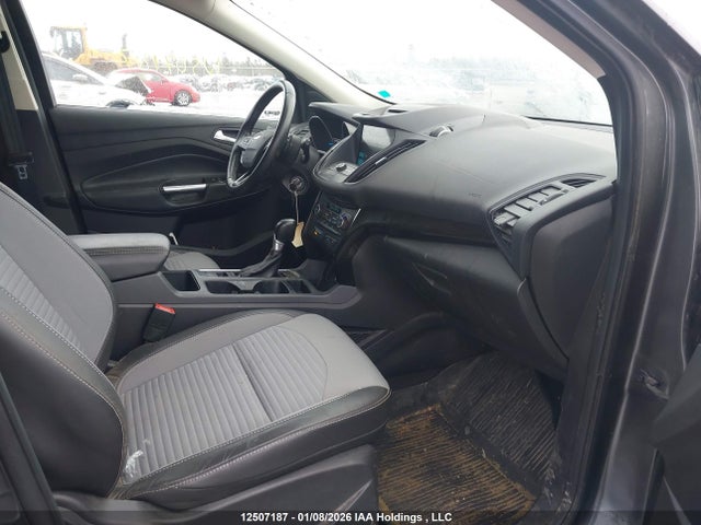 1FMCU9GD5JUA13041 Ford ESCAPE SE